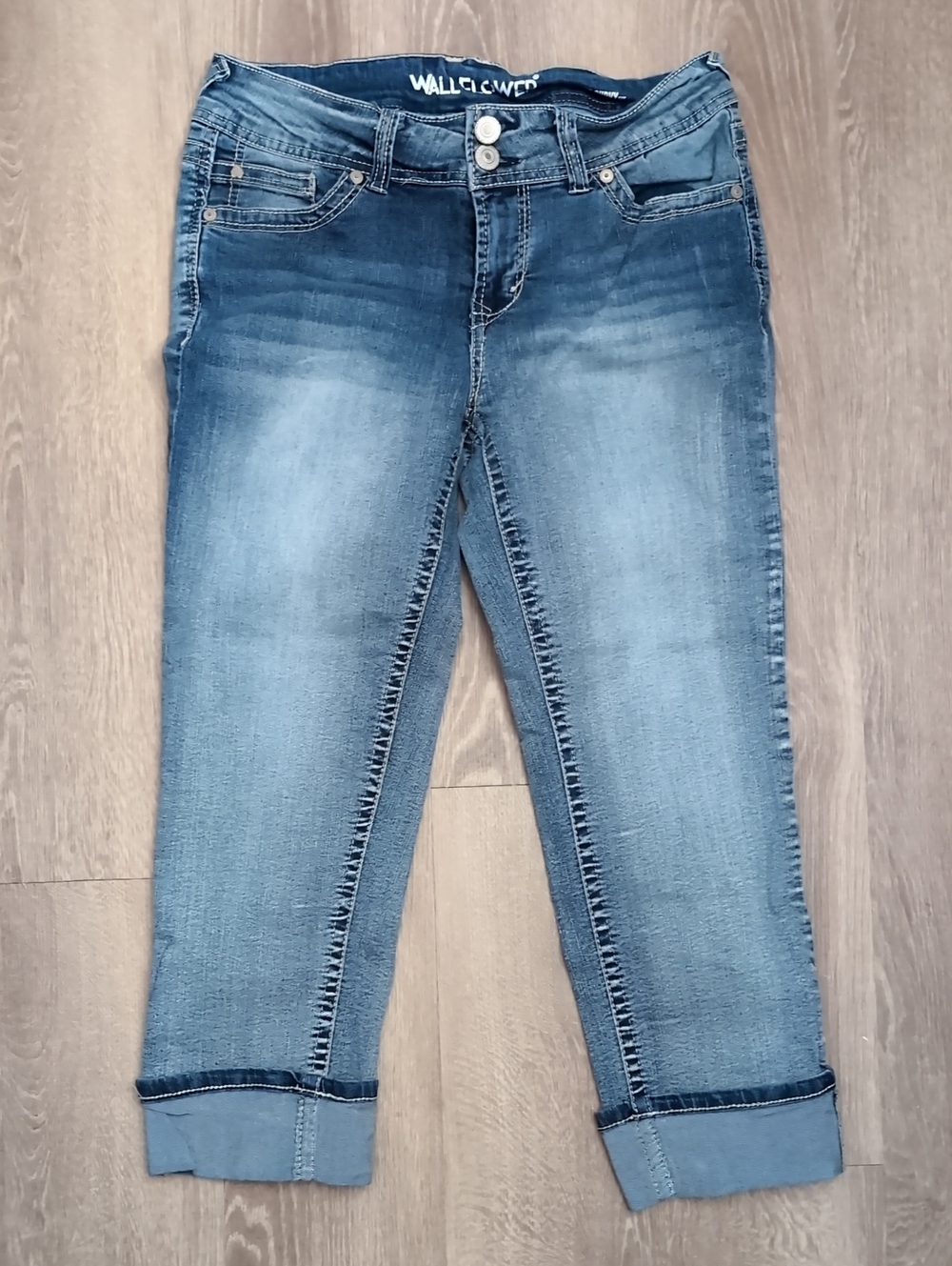 Wallflower Cuffed Capri Jeans
